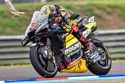 MotoGP, Marco Bezzecchi: festa in spiaggia per la prima vittoria