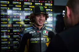 MotoGP, Bezzecchi stacca su Marquez: "Spero sia contento Valentino"