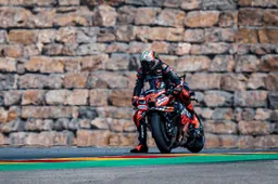 MotoGP, Bezzecchi rimonta bestiale: ancora rimorsi in casa Aprilia