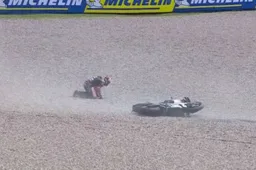 MotoGP, Bezzecchi butta il podio: la spiegazione della caduta