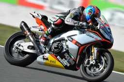 Superbike Magny Cours Gara 2: Melandri batte i giochi di squadra