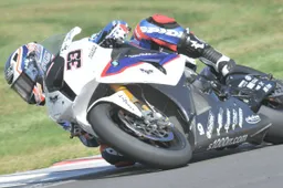 Superbike: Melandri "Bello correre in casa BMW da leader"