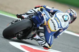 Superbike Magny Cours Qualifiche 2: pista bagnata, Melandri 1°