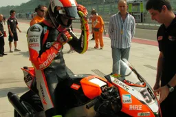 Superbike: ecco Marco Simoncelli con l'Aprilia RSV4 a Imola