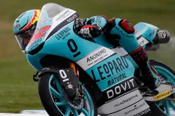 Moto3, Valencia: Prove 1, Marcos Ramírez batte un colpo
