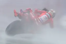 MotoGP Austin: Marc Marquez, sul bagnato un botto da paura (video)