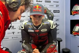 MotoGP, Marc Marquez entusiasma il team Gresini: le reazioni nel box