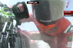 MotoGP Jerez Live: Clamoroso, Marc Marquez cade al terzo giro!