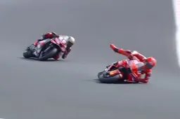 MotoGP Misano Sprint: Marquez che disastro, Bezzecchi eroe in casa