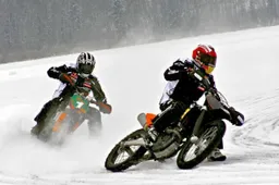 125cc: allenamento "ghiacciato" per i piloti Derbi Ajo