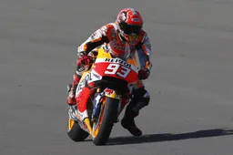 MotoGP Argentina Qualifiche: Marquez pole e caduta, Rossi 2°