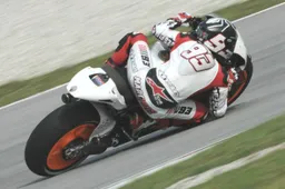 MotoGP: solo la pioggia ferma Marc Marquez a Sepang