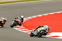 Moto2: la fotosequenza del contatto tra Espargaro e Marquez