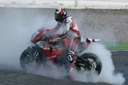 IDM Superbike Hockenheim Gara 1: Bauer batte Teuchert