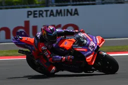 MotoGP Indonesia: Martin pole da record, Marquez doppia caduta