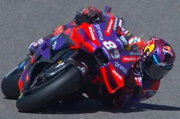 MotoGP Sachsenring: Martin pole da record, Bradl ostacola Marquez