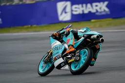 Moto3, Le Mans: Vola Jaume Masiá, pole position da record
