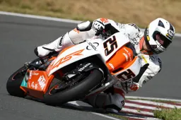 IDM Superbike Schleizer Dreieck Gara 1: Smrz su KTM batte la BMW di Cudlin