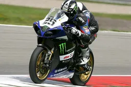 IDM Superbike Assen Gara 2: Matej Smrz riporta la Yamaha alla vittoria