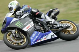 IDM Superbike Lausitzring Gara 1: Matej Smrz porta la Yamaha alla vittoria