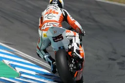 IDM Superbike Oschersleben Gara 1: Smrz vince una corsa rocambolesca