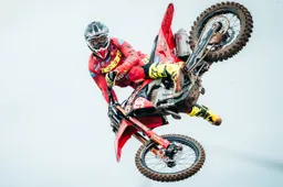 Brutto infortunio per Mattia Guadagnini: l'asso Ducati KO