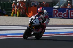 Mattia Pasini resistente "In pista non mi sento vecchio né fuori posto"