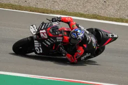 MotoGP, Test Catalunya: ala posteriore e nuova carena nel box Aprilia