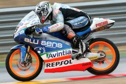 Maverick Vinales resterà in Moto3 nel 2013, Moto2 nel 2014