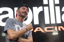 Max Biaggi: "Sms con Valentino Rossi? E chi può dirlo..."