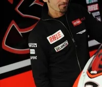 Superbike Test Monza: Max Biaggi fa visita al box Aprilia