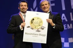 Superbike: Max Biaggi premiato dalla FIM per il titolo 2010
