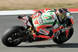 Superbike Nurburgring Warm-Up: Haslam 1°, Biaggi non gira