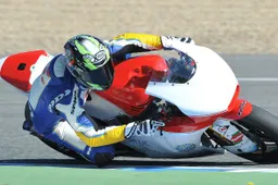 Moto2: a Jerez Max Neukirchner si "scontra" con una Moto3