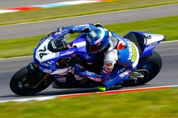 SUPERBIKE*IDM Lausitzring Gara 1: Neukirchner in volata su Gines