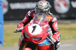 John McGuinness KO salterà il TT, Honda ritira la squadra dalla NW200