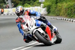 John McGuinness si improvvisa come nuovo... James Bond!