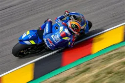 MotoGP: Suzuki a tre punte, a Brno c'è anche Guintoli