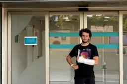 MotoGP, la conferma: polso sinistro fratturato per Alex Rins