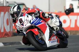 Tourist Trophy: nuovo programma, slitta a domenica la gara della Superbike