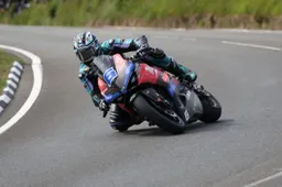 Tourist Trophy: Michael Dunlop, sono 32! Bis Supersport con Ducati