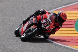 Superbike Aragon: Nel warm up Michael Rinaldi ci mette il becco