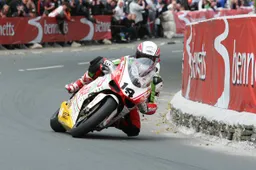 Tourist Trophy: Michael Rutter al Lightweight TT con KMR Kawasaki