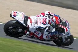 Supersport Donington Prove 1: van der Mark allo scadere