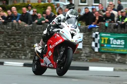 Tourist Trophy: ufficiale, Michael Dunlop con Buildbase BMW per il TT 2016