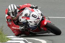 Tourist Trophy: Michael Dunlop correrà con BMW al TT 2014
