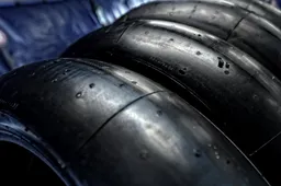 Tecnica: Perché le gomme slick MotoGP non andrebbero usate su strada