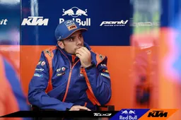 Miguel Oliveira, nuovi esami al polso. "Incrociamo le dita"