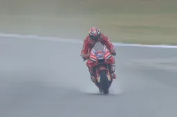 MotoGP Assen, Prove 1: Jack Miller e Ducati danzano nella pioggia