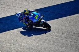 MotoGP, Stiria: Joan Mir sugli scudi nelle FP3, Rossi 15°